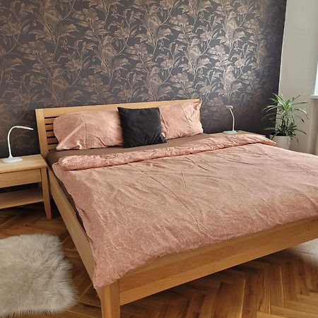 Novy Apartman Eva ยีชิน ภายนอก รูปภาพ